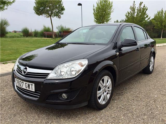 Opel Astra Sedán 1.7CDTi Edition110 de Córdoba 