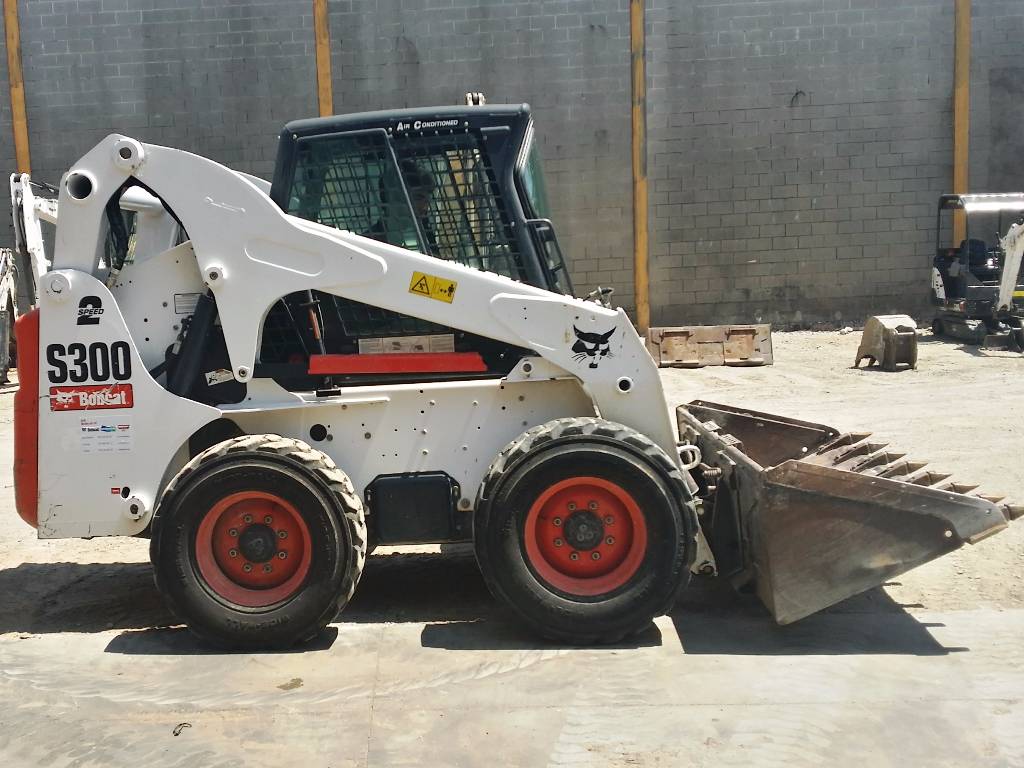 Bobcat S300 de San Sebastián 